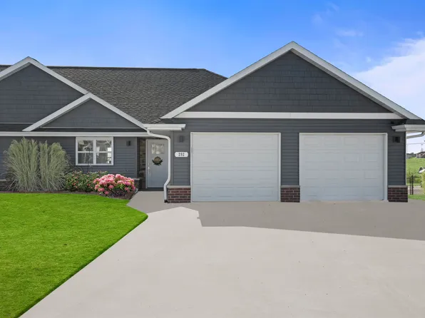 292 Angela Jean Cir, Peosta, IA 52068