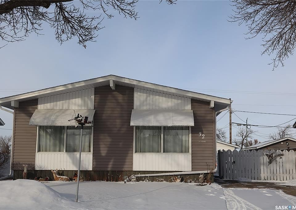 1st image of 32 Kasper Cres