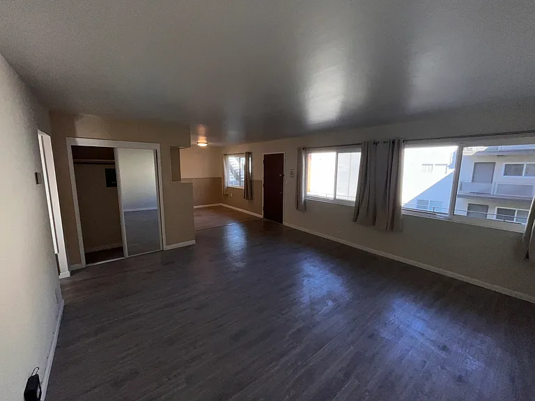 Lee Crest Apartments — Photo 2