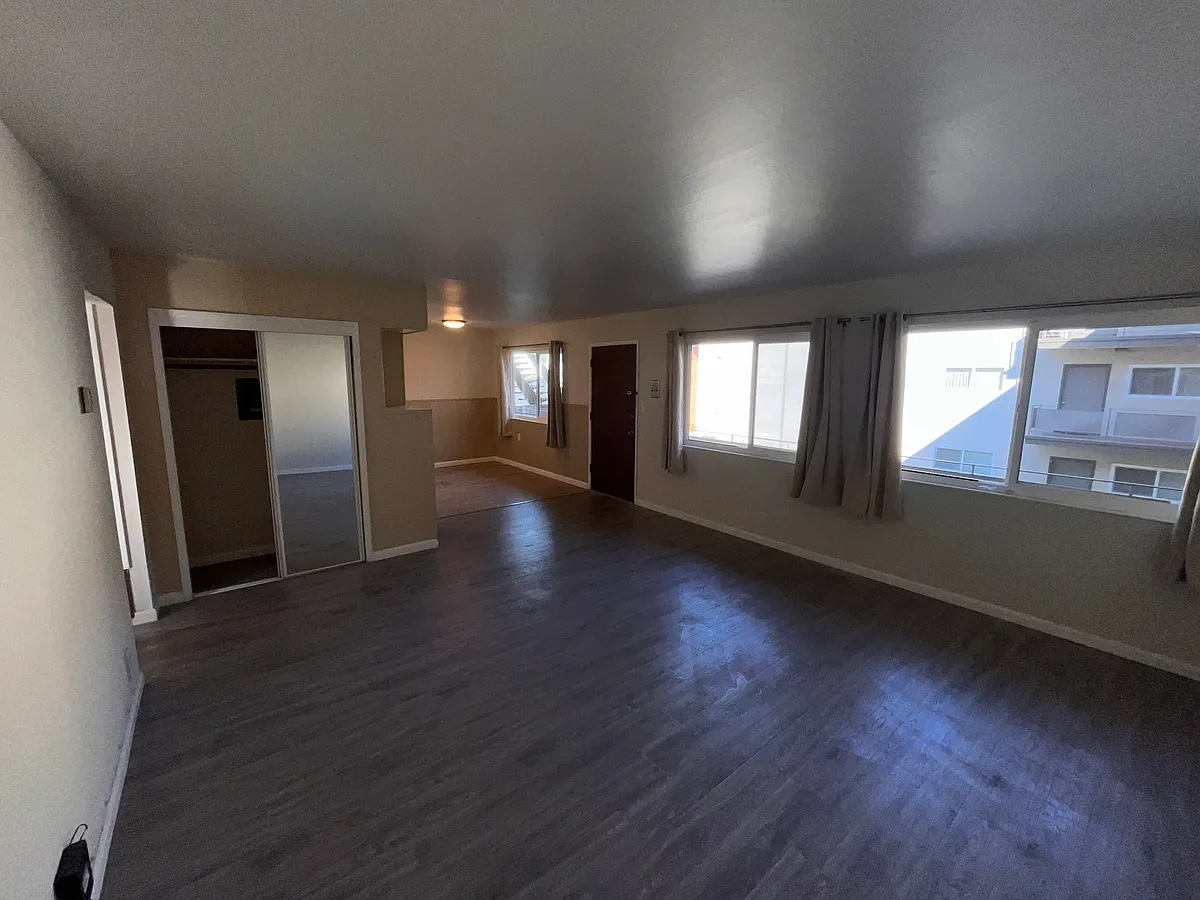 Building Photo - Lee Crest Apartments