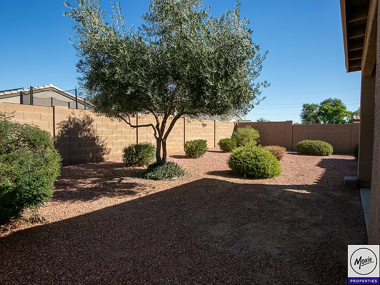 25550 W Beth Dr — Photo 18