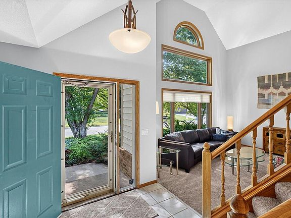 3rd image of 11623 Magnolia Ct N