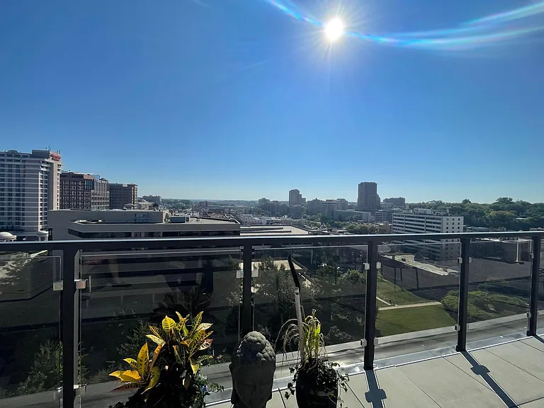 Plaza House — Photo 105