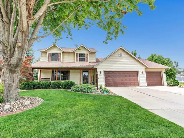 370 Nightingale Dr, Pulaski, WI 54162