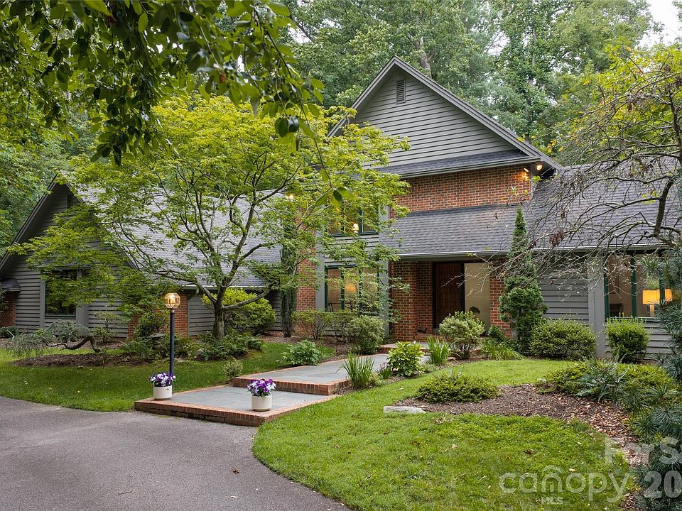 1st image of 12 Stuyvesant Cres