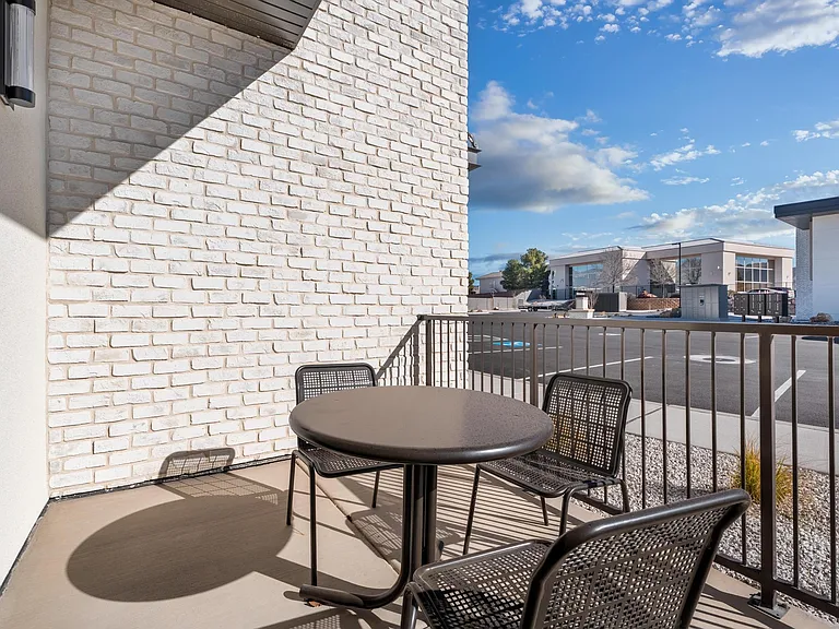 983 W State St #C-301 — Photo 4
