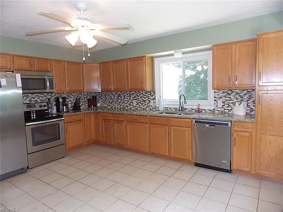 5th image of 152 Glenn St