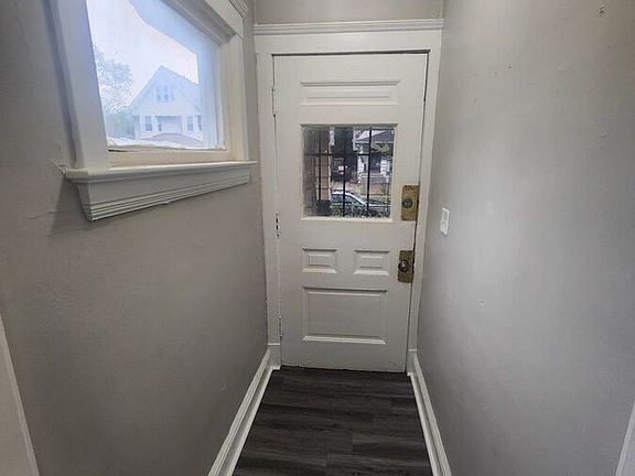 2nd image of 1637 Holyrood Rd #1639