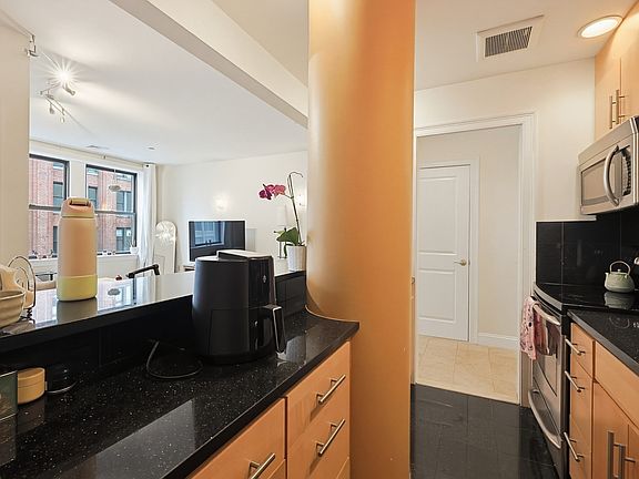 5th image of 42 Beach St Unit 6B