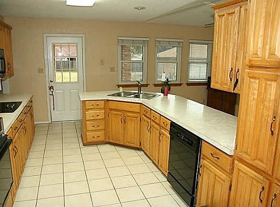 4th image of 105 San Medina Ln
