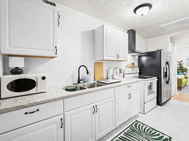 145 W 10th St #B — Photo 7