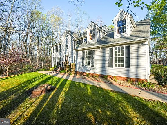 2nd image of 100 Mountain Laurel Ct