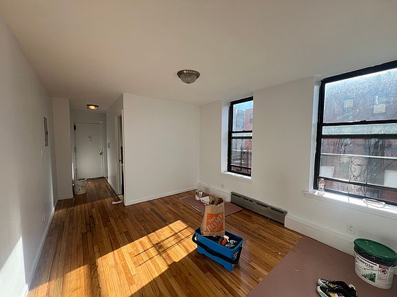 4th image of 951 Putnam Ave #2E