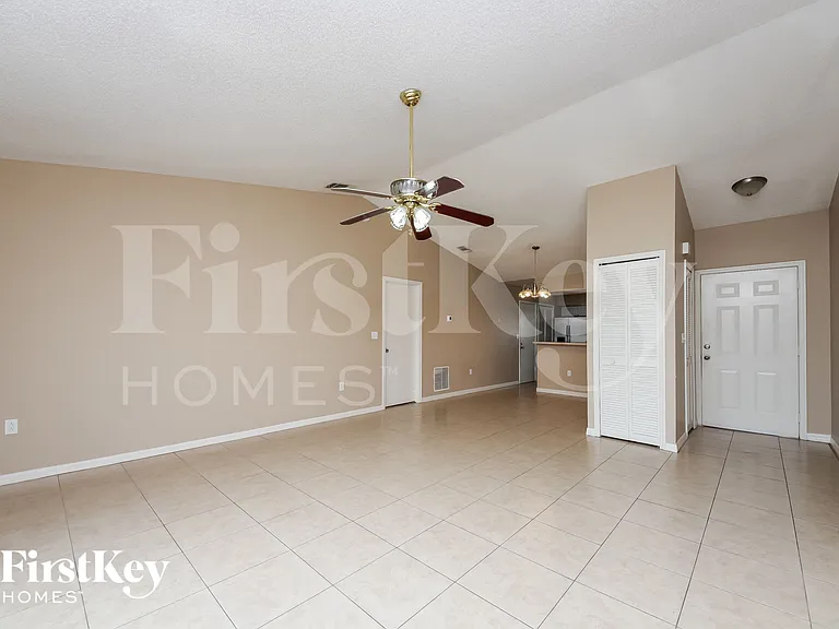 143 Dorchester Ct — Photo 2