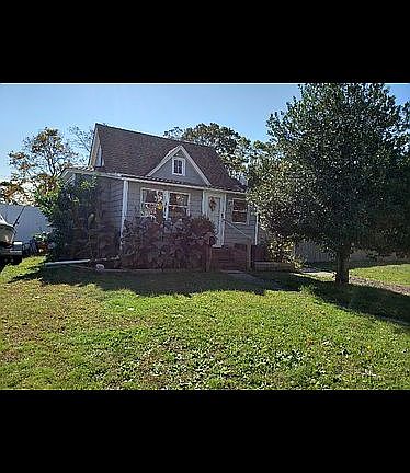 2nd image of 114 Scudder Ave