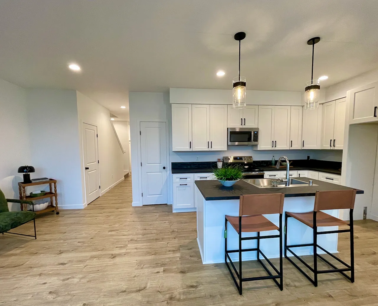 3 bed, 1580 sqft, $2,250 — Photo 1