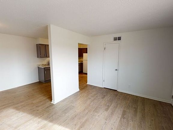3rd image of 209 SW Linden St APT 10