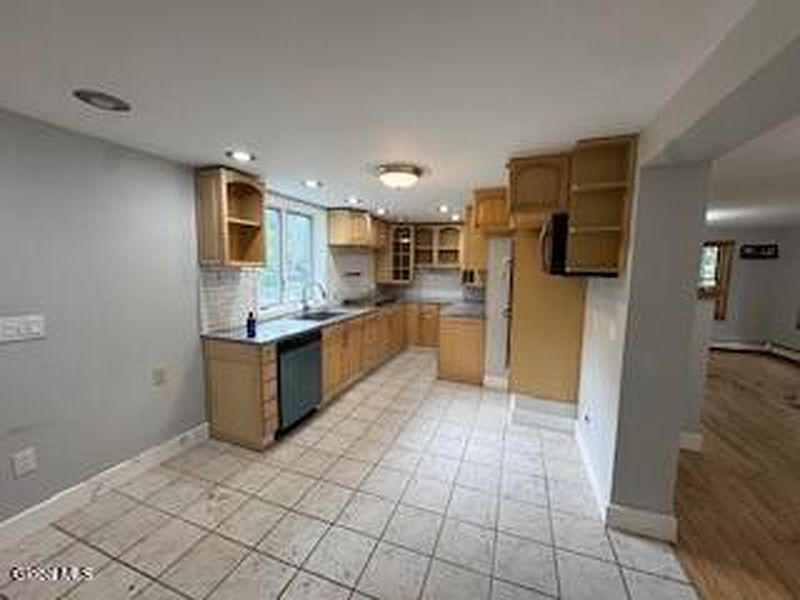 3rd image of 3 Estabrook Avenue