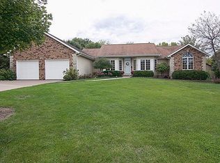 4206 Woodland Ct, Davenport, IA 52807