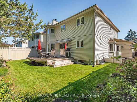 5th image of 36 Baslaw Dr