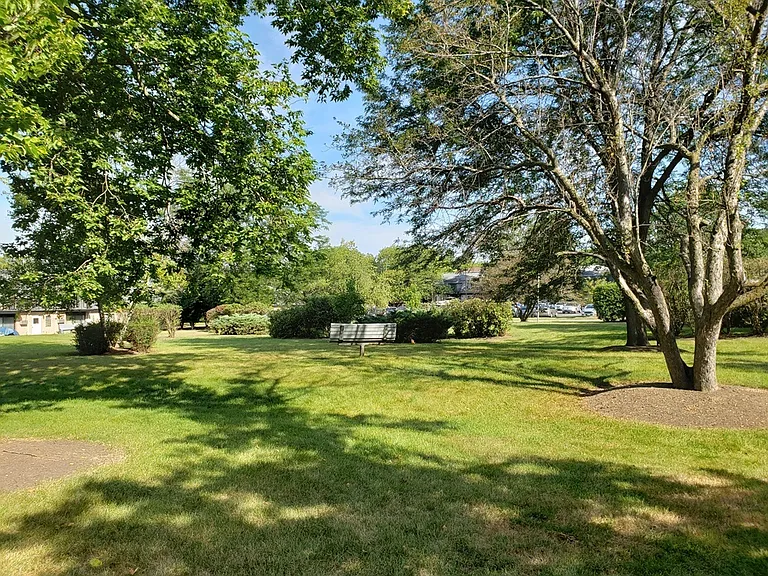 865 Westmoreland Dr #19 — Photo 10