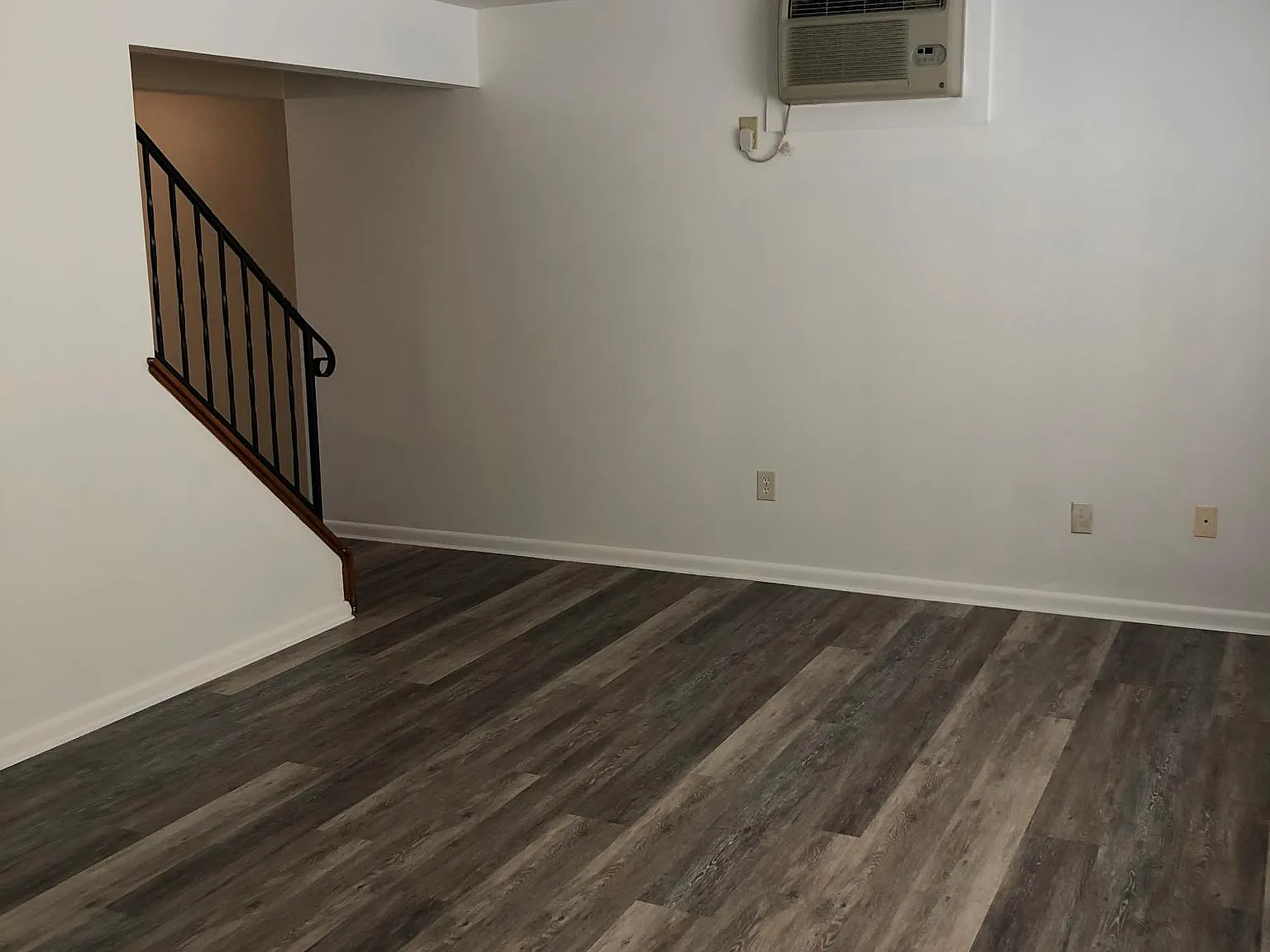 3 bed, 1025 sqft, $1,100 — Photo 2
