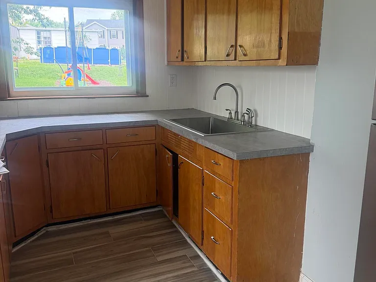 445 Main St — Photo 2