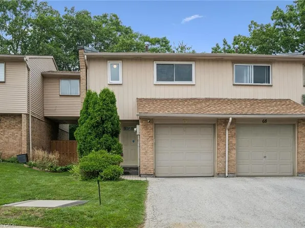 1558 Lancaster Dr #69, Oakville, ON L6H 2Z4