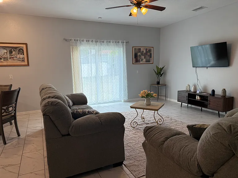 3601 1/2 E Fern St — Photo 4