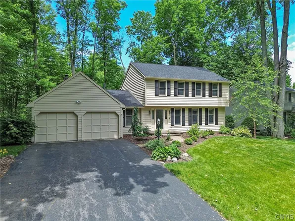 3191 Reston Dr, Baldwinsville, NY 13027
