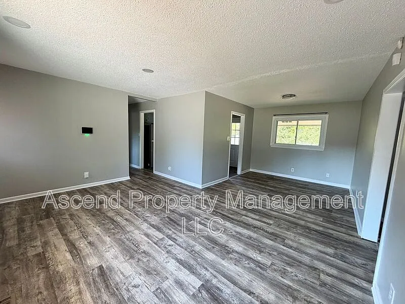 4 bed, 2.0 bath, 1740 sqft, $1,995 — Photo 3