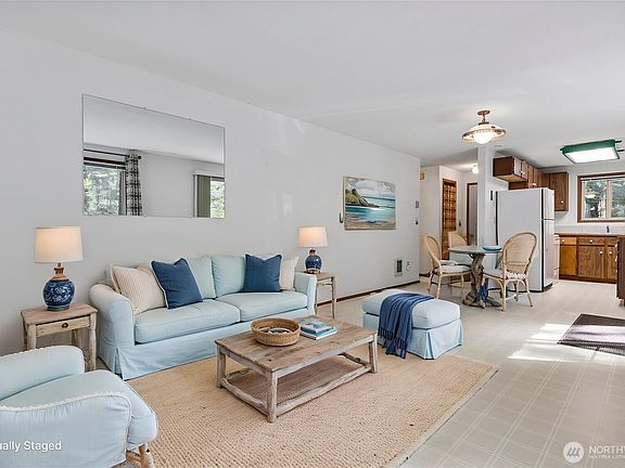 3rd image of 625 E Pointes Drive W