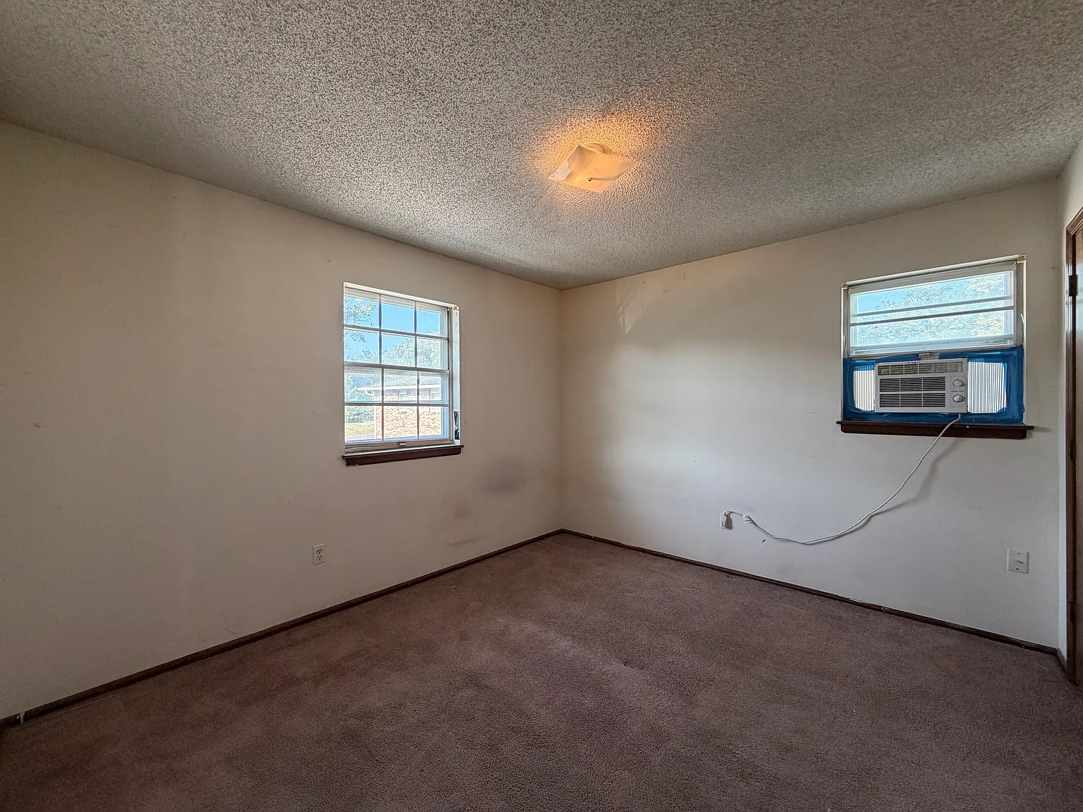 2 bed, 700 sqft, $900 — Photo 4