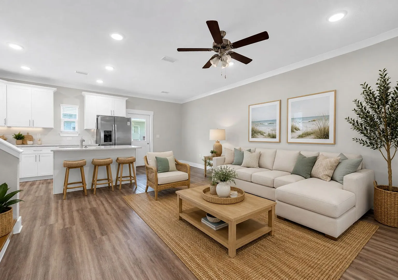 Date Palm Ln 328 - Savannah — Photo 1
