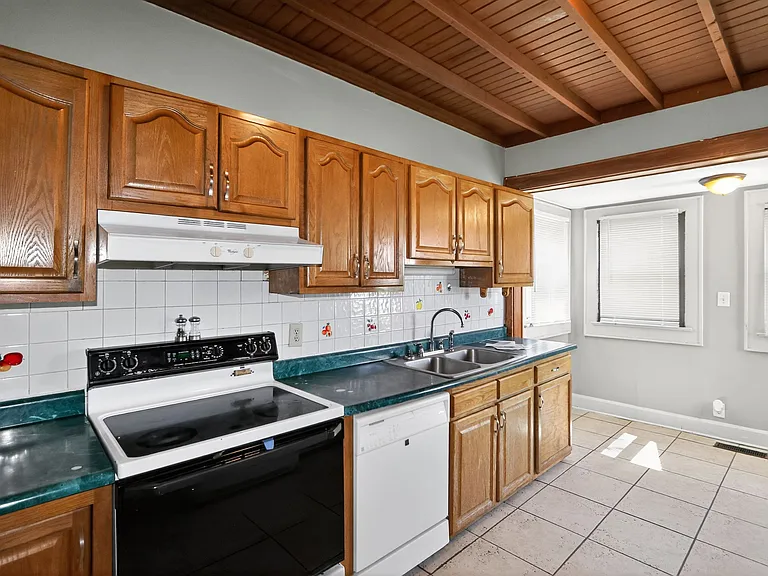 632 Berkley Rd — Photo 12