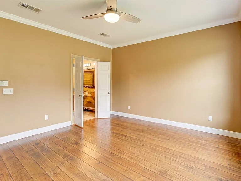 8016 Southern Pine Way — Photo 16