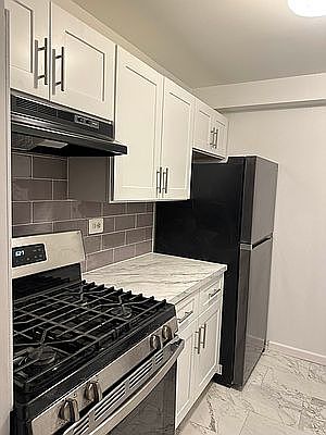 4th image of 300 8th Ave APT 2B