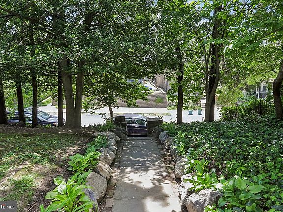 3rd image of 135 W Mount Pleasant Ave