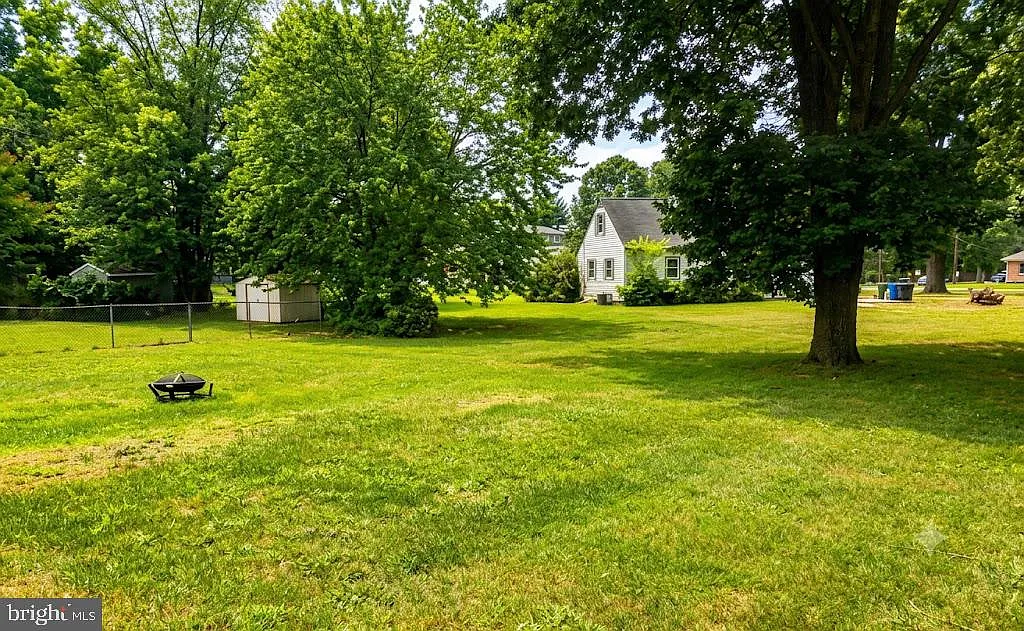 6 bed, 2.5 bath, 2574 sqft, $3,400 — Photo 4