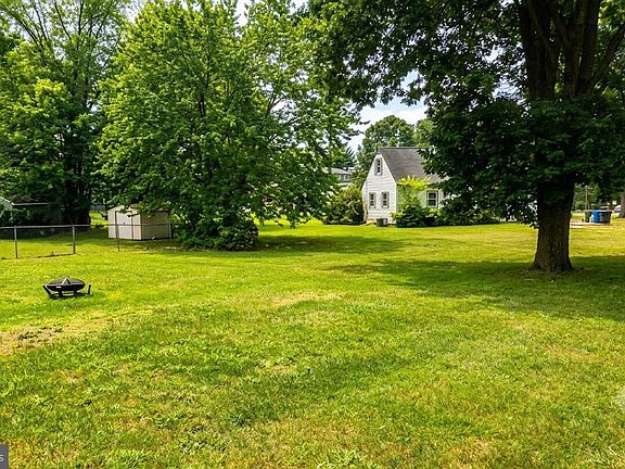 4th image of 306 Cornell Rd