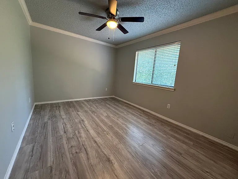 9839 Royal Hunt — Photo 16