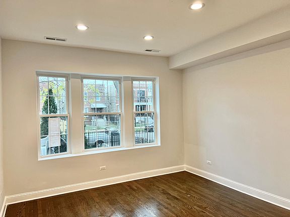 2nd image of 3935 N Sawyer Ave #1