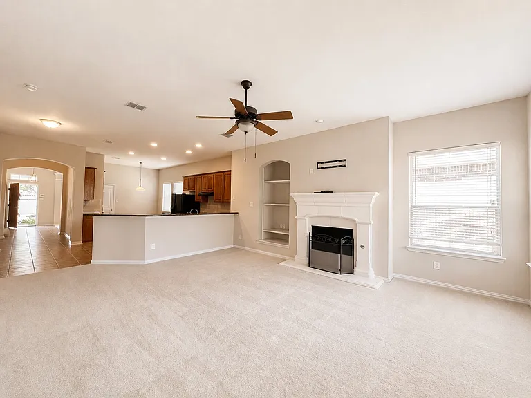 5724 Silverton Ave — Photo 2