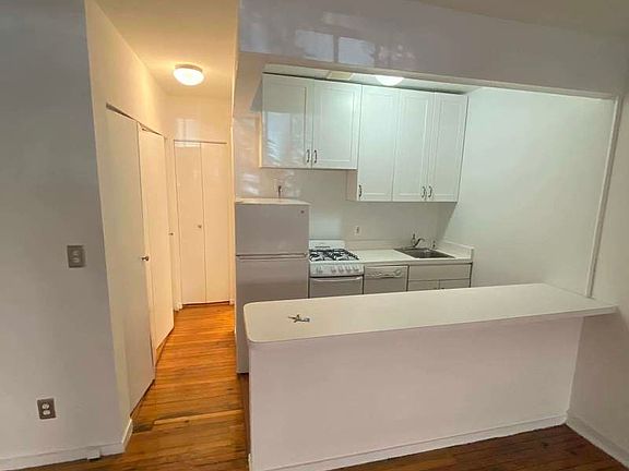 4th image of 282 W End Ave #1A
