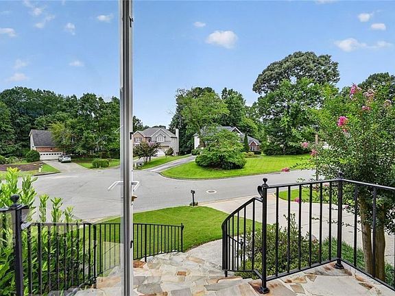 3rd image of 3845 Bridlewood Dr