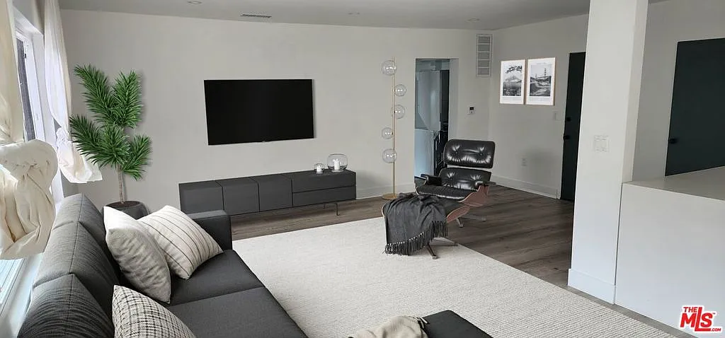 1 bed, 1.0 bath, 920 sqft, $3,200 — Photo 3