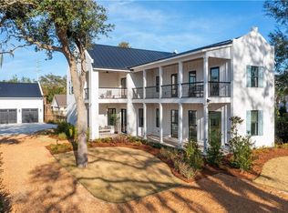 208 Yacht Club Dr, Saint Simons Island, GA 31522