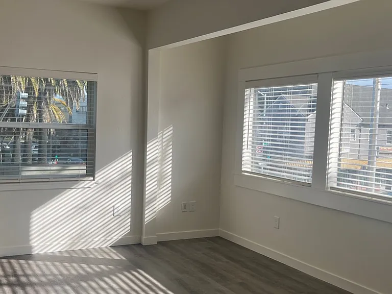 1604 21st St #203 — Photo 3