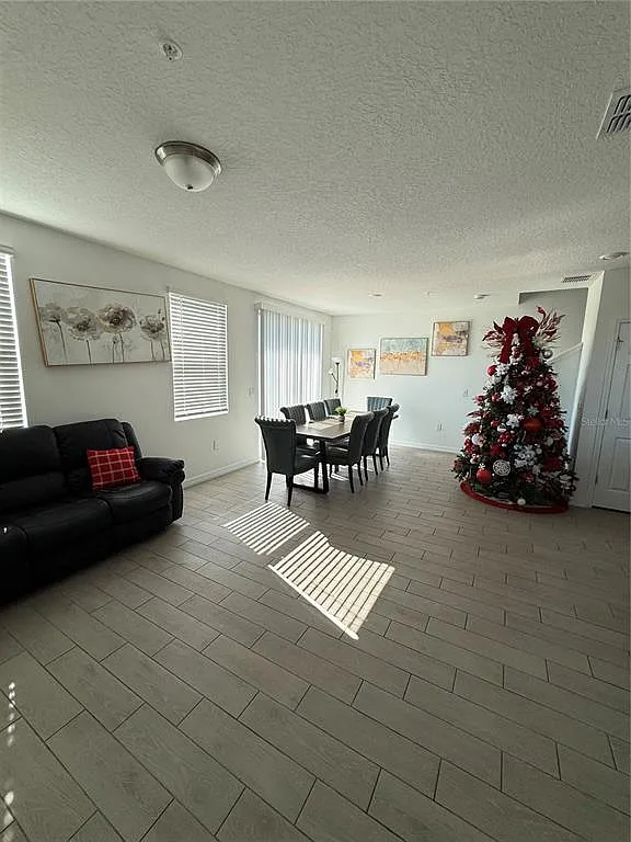 3 bed, 2.5 bath, 1452 sqft, $2,450 — Photo 4