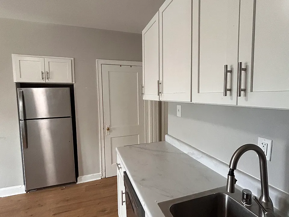 Newly Renovated Milwaukee Lower East Side Studio/ One bed Apartments- Located Near Brady Street